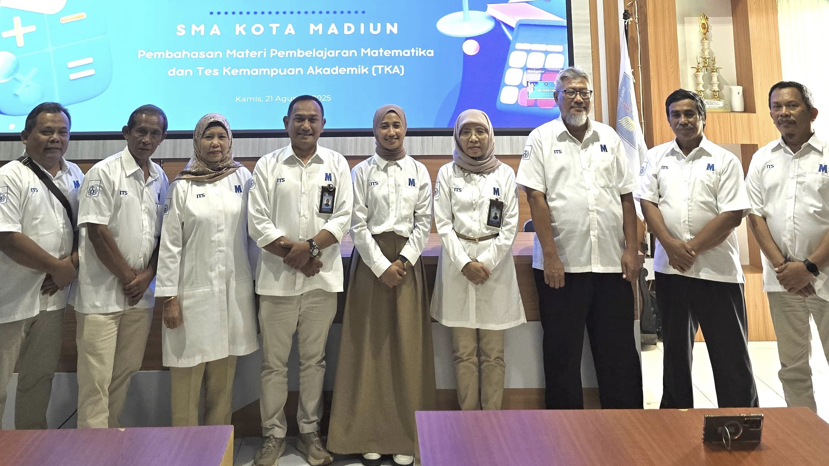 Tingkatkan Kompetensi Profesional Guru, Tim Abmas ITS Latih MGMP Matematika Kota Madiun