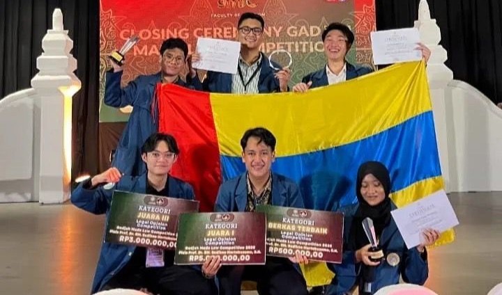 Mahasiswa FH UNAIR Borong Tiga Penghargaan di Gadjah Mada Law Competition 2025