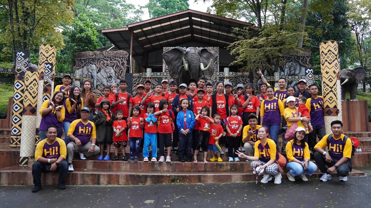 Premier Place Hotel Surabaya Airport Ajak Anak Panti Rayakan Natal Lewat Wisata Edukasi ke Taman Safari
