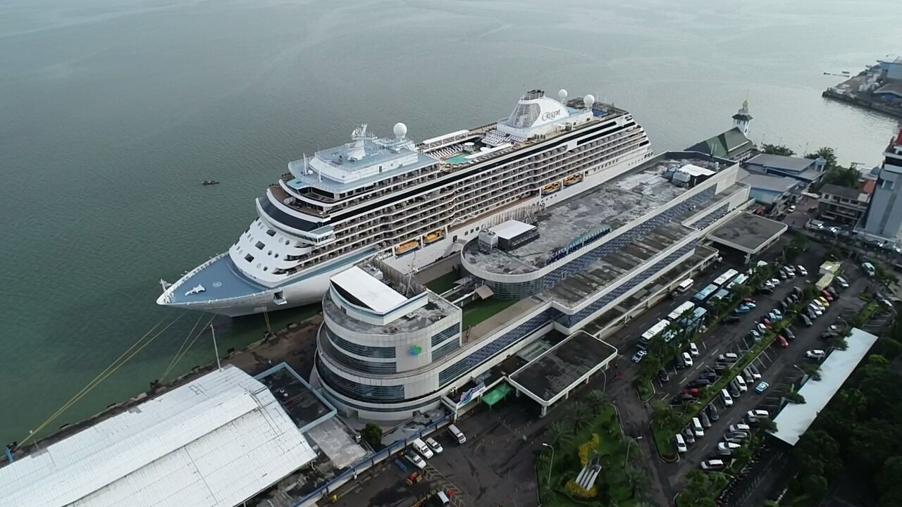 Kapal Pesiar MV Seven Seas Explorer Kembali Kunjungi Tanjung Perak