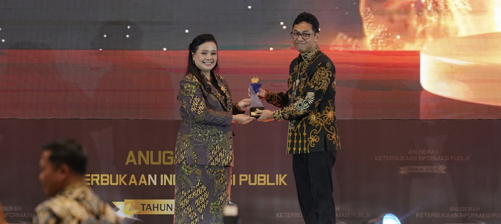 KIP Berikan Penghargaan BI Sebagai Badan Publik Informatif