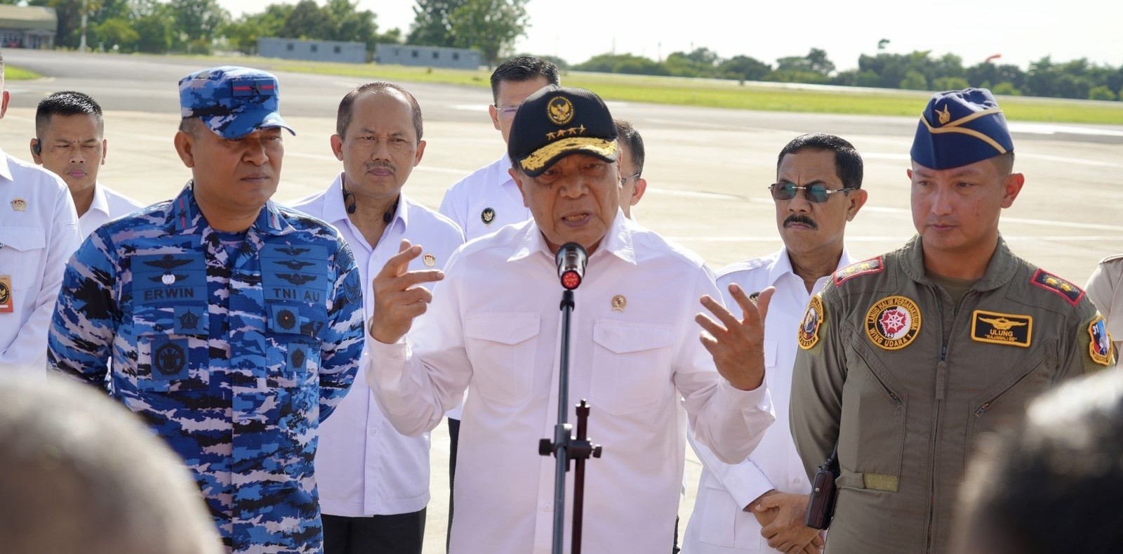 Menko Polkam Apresiasi Kinerja Kru Pesawat Pengiriman Logistik Bencana