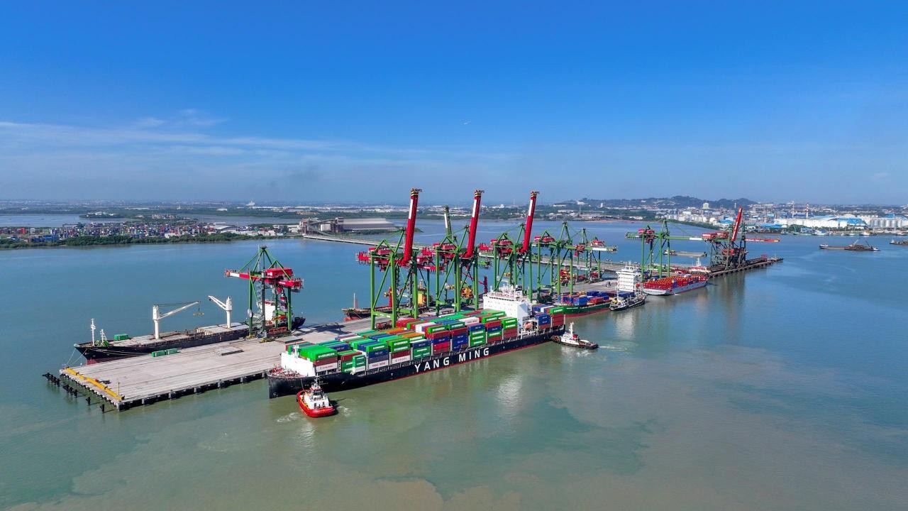 Terminal Teluk Lamong Perkuat Konektivitas Global Lewat Maiden Voyage MV YM Continuity