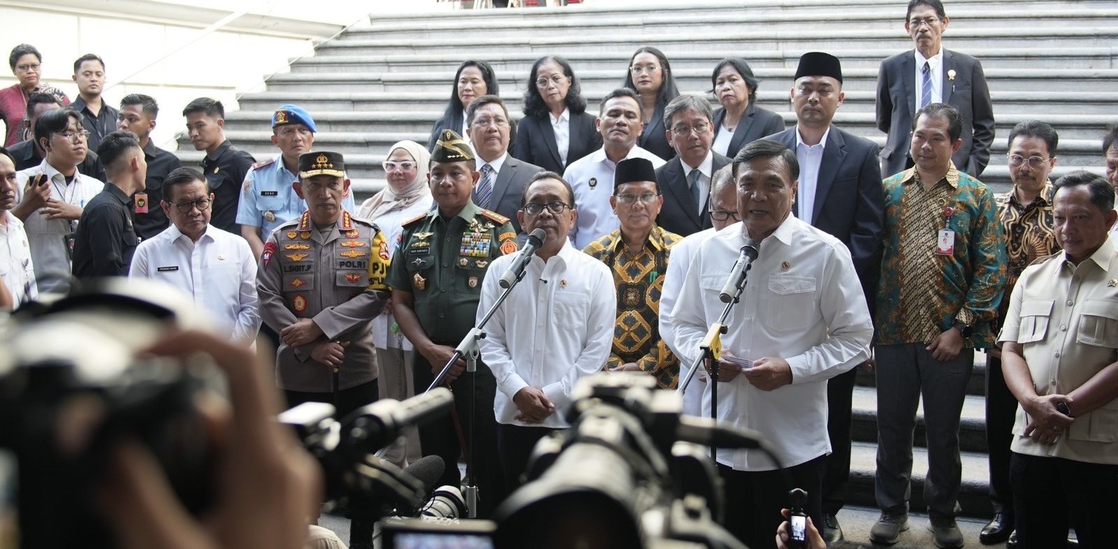 Di Gereja Katedral, Pratikno: Indonesia Berdiri Bersama yang Terluka