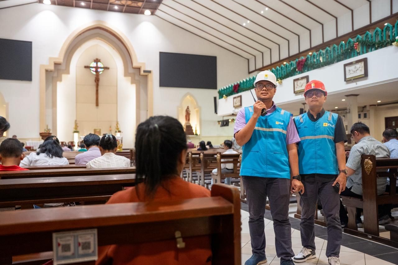 Pastikan Listrik Andal Saat Natal, PLN UID Jawa Timur Dampingi Gubernur Jatim Tinjau Gereja di Surabaya