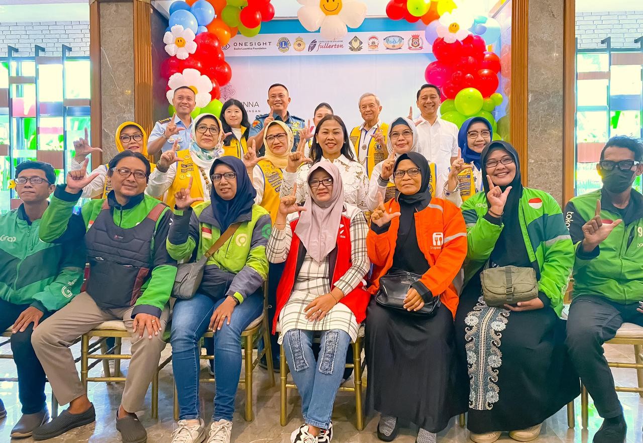 Rayakan HUT ke-45, Grand Inna Tunjungan Gandeng Lions Club Gelar Donor Darah dan Bagikan 1.000 Kacamata