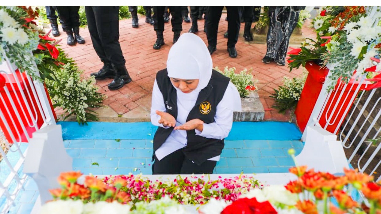 Gubernur Khofifah Dampingi Kapolri Sigit Ziarah di Museum Pahlawan Nasional Marsinah