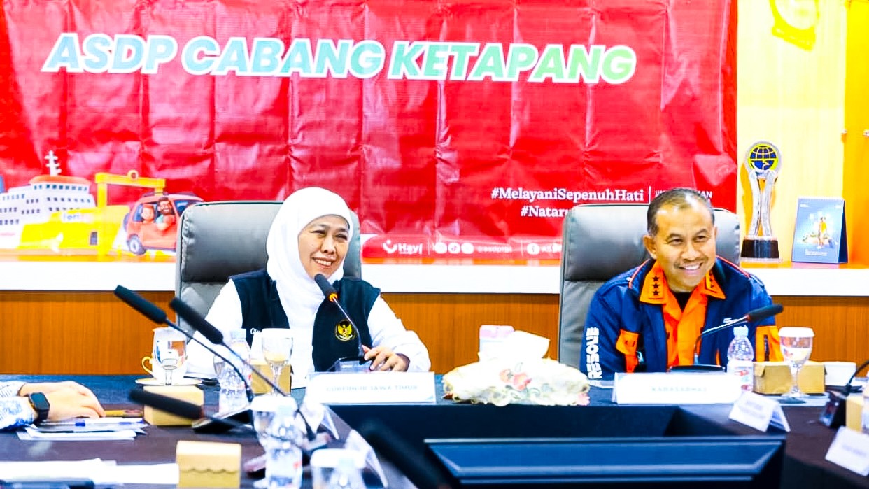 Gubernur Khofifah dan Kabasarnas Syafii Tinjau Kesiapan Angkutan Nataru di ASDP Ketapang