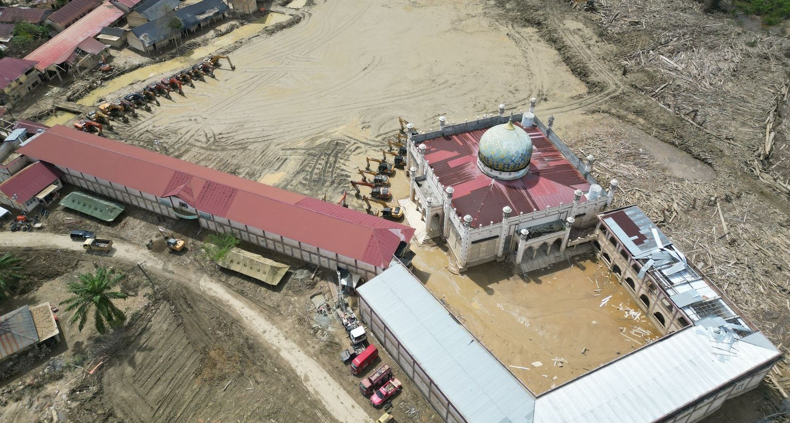 Darul Mukhlisin Bangkit: Pesantren Kini Bersih dari Sisa Banjir Bandang