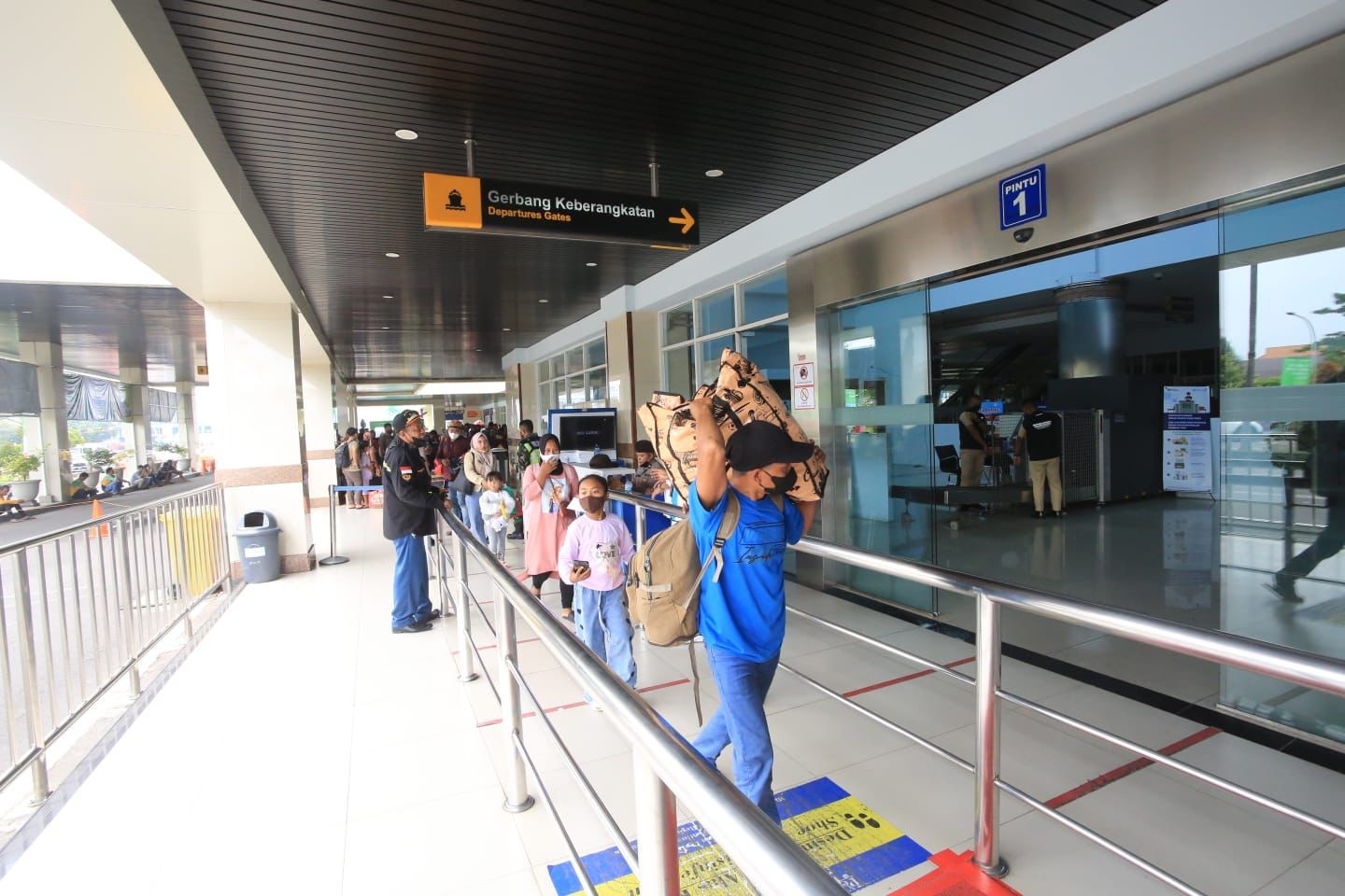 Arus Penumpang Nataru Naik, Pelindo Regional 3 Layani 373 Ribu Orang