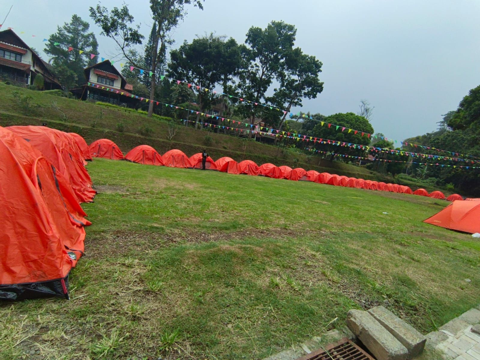Grand Whiz Hotel Trawas Resmikan Area Kemah Rindu Alam di Kaki Gunung Penanggungan