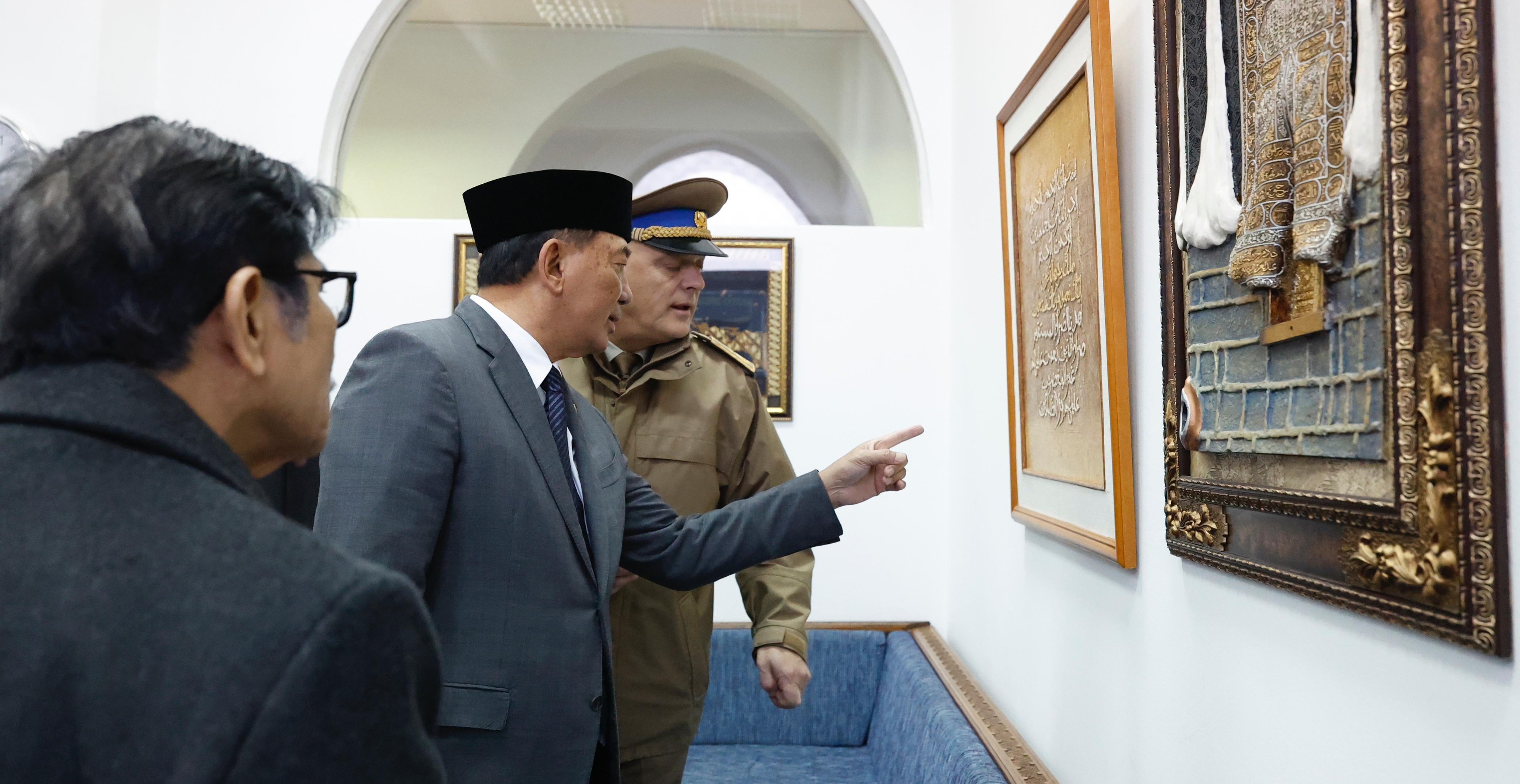 Wakil Panglima TNI Dampingi Menhan RI Kunjungi Masjid Soeharto di Sarajevo