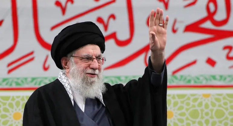 Khamenei Peringatkan Trump soal “Perang Regional” di Tengah Penguatan Militer AS di Timur Tengah