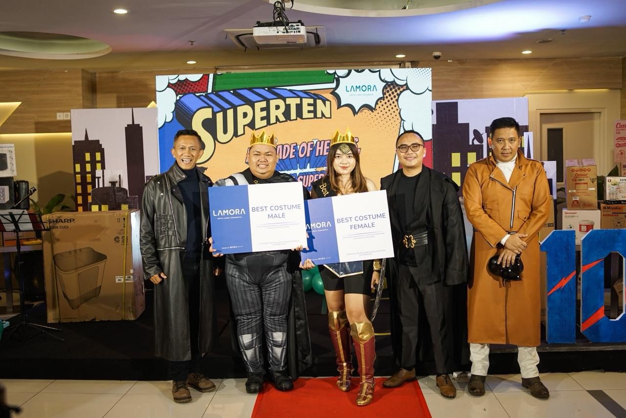 Rayakan Satu Dekade, Karyawan LAMORA Kota Lama Surabaya Menjelma Jadi Superhero