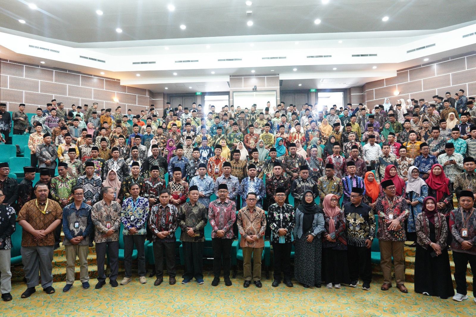 Seminar di Surabaya, Sekjen Kemenag Dorong Penguatan Tata Kelola dan Kesejahteraan Guru Madrasah 