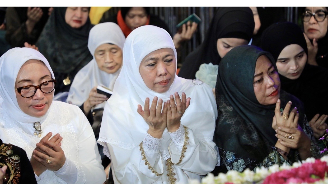 Gubernur Khofifah & Menteri PPPA Menyatu Bersama Ribuan Jamaah di Haul Agung ke-549 Sunan Ampel