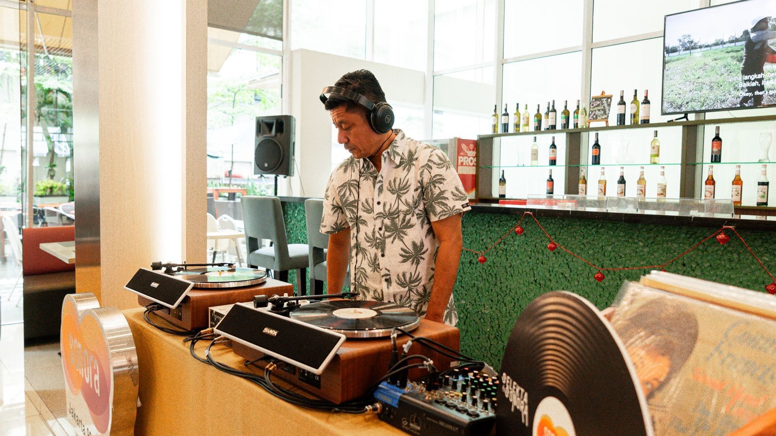 ARTOTEL Harmoni Jakarta Hadirkan Nuansa Retro Lewat “Piringan Hitam Party”
