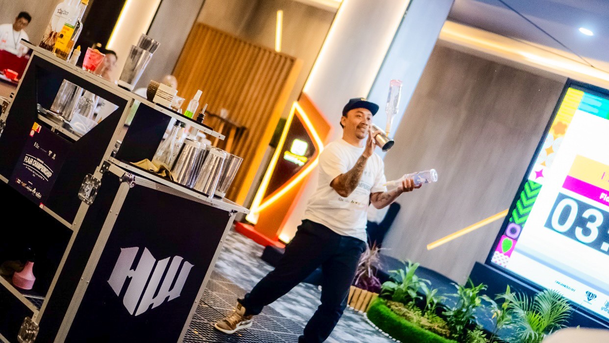 Surabaya Jadi Pusat Flair Indonesia! Bartender Terbaik Rebut Tiket ke Ajang Internasional