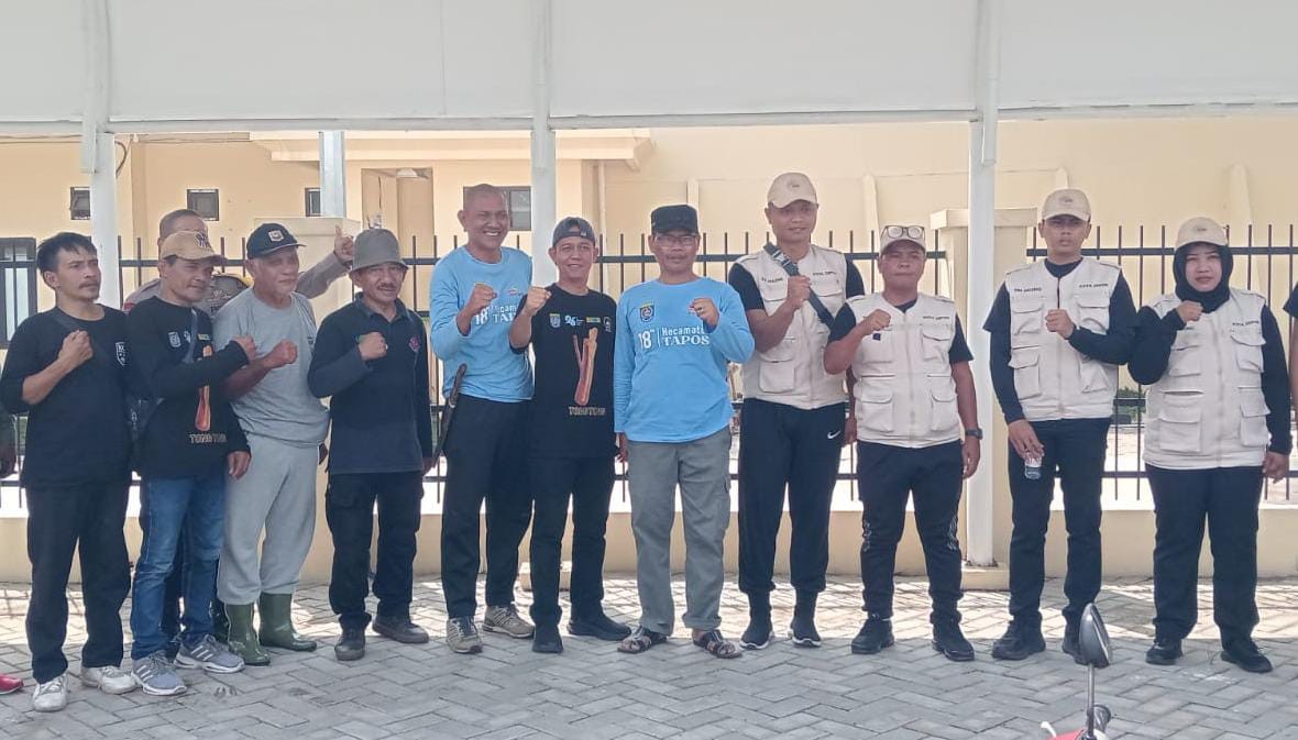 Ikuti Arahan Presiden, Pemkot dan Warga Gotong Royong Bersihkan Sampah di Sukatani Depok