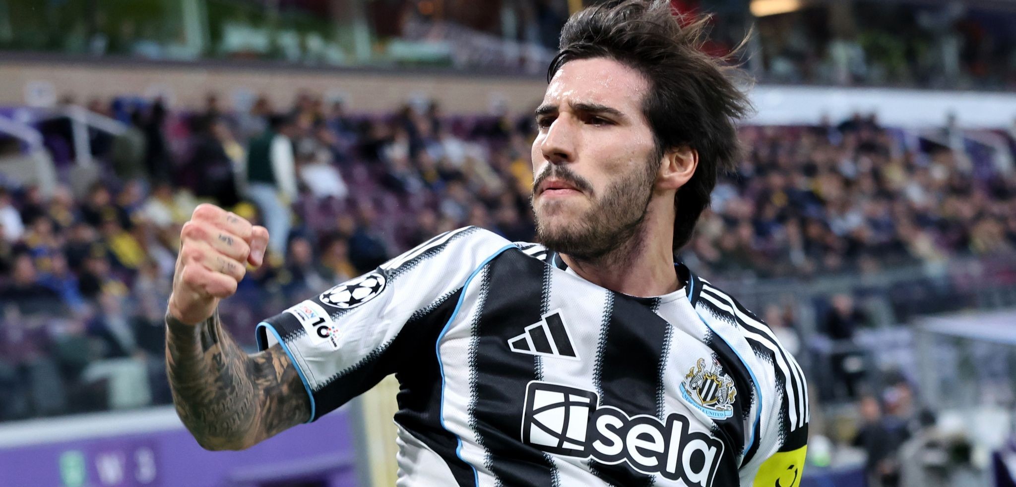 Bangkit di Babak Kedua, Newcastle Hentikan Perlawanan 10 Pemain Villa