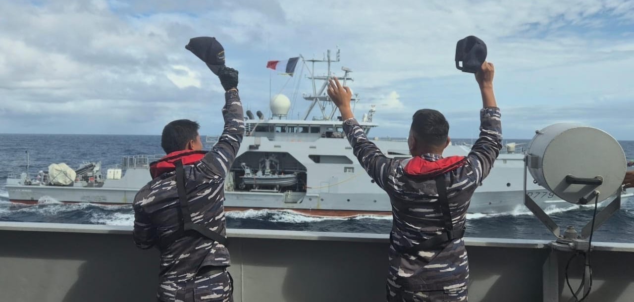 KRI Diponegoro-365 Gelar Latihan Bersama Angkatan Laut Prancis di Laut Sawu