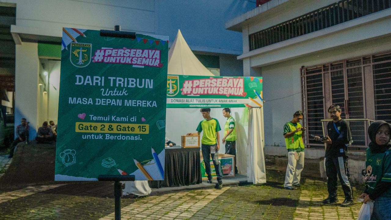 Aksi Kemanusiaan di GBT: Persebaya dan Bonek Kumpulkan Puluhan Ribu Alat Tulis untuk Pelajar NTT