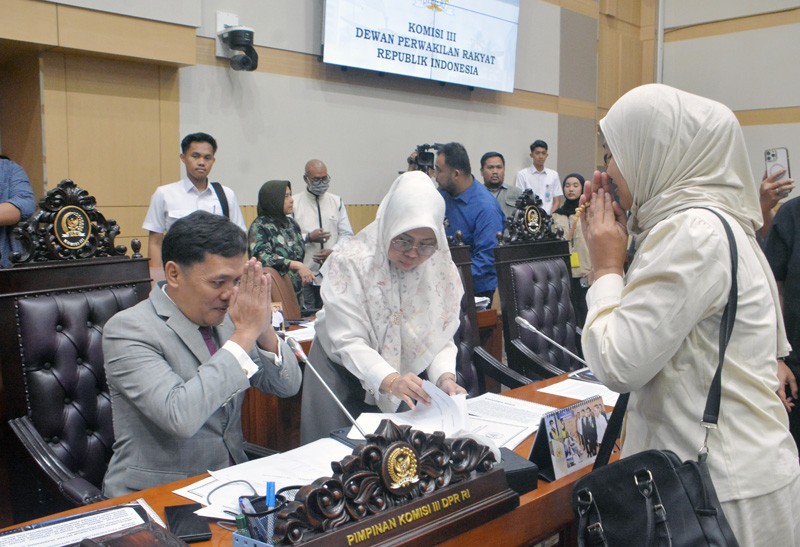 Komisi III DPR RI RDPU Degan Ibu Kandung Almarhum Nizam Safei Didampingi Pengacara