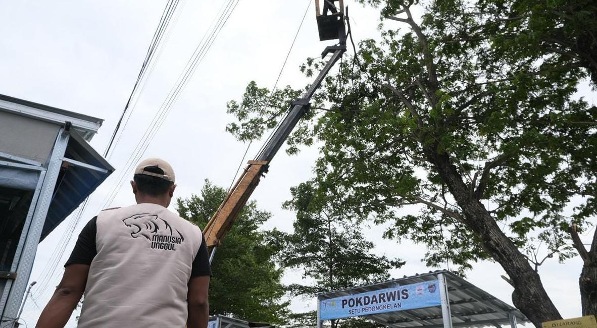 Sinergi Lintas Sektor, Tim Maung Asri Depok Gotong Royong Percantik Setu Pedongkelan