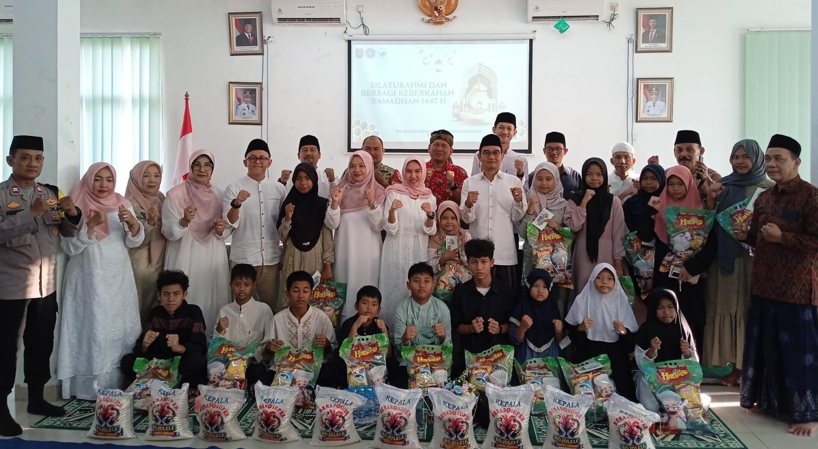 Bukber Ramadan di Cisalak Depok, Puluhan Anak Yatim Terima Santunan