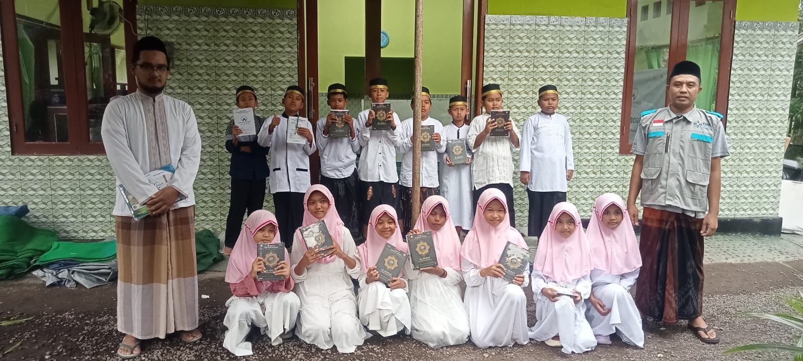 Tebar Kebaikan di Bulan Ramadan, PLN Salurkan 1.000 Mushaf Al-Qur'an