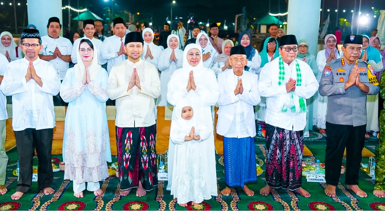 Ribuan Warga Semarakkan Takbir, Gubernur Khofifah Ajak Syukuri Nikmat Kemenangan Idul Fitri