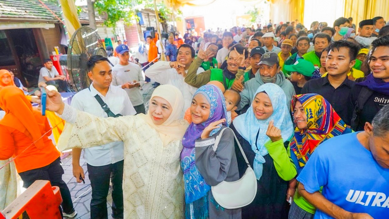 Antusiasme Warga Tak Surut di Hari Terakhir Riyayan 1447 H di Kediaman Gubernur Khofifah