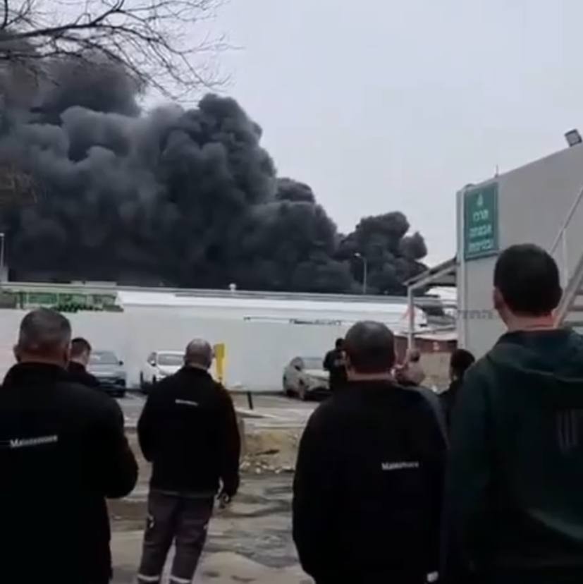 Rudal Iran Bombardir Tiga Kawasan Industri Israel, Zat Berbahaya Bocor