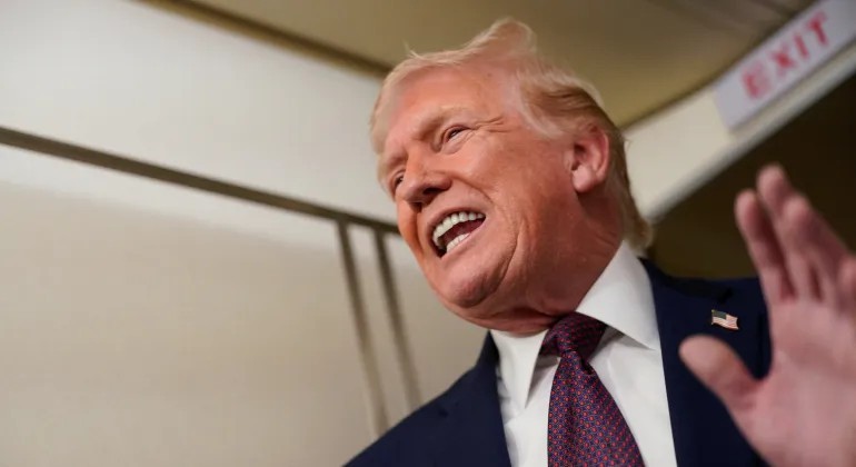 Trump Klaim AS Mulai Kuasai Selat Hormuz di Tengah Eskalasi Konflik dengan Iran