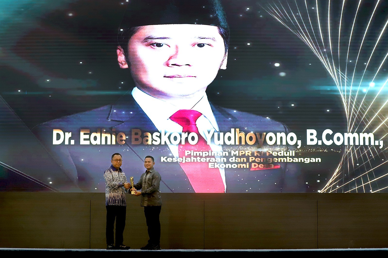 Raih KWP Award, Ibas Berkomitmen Terus Kawal Pengembangan Ekonomi Pedesaan