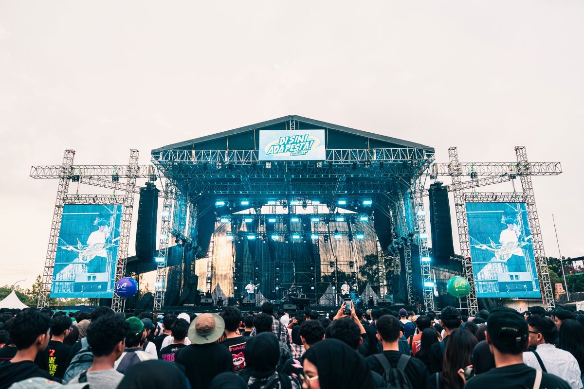 Hadirkan Tulus hingga Hindia, "Di Sini Ada Pesta! Chapter 2" Sukses Hipnotis Ribuan Penonton di Bekasi