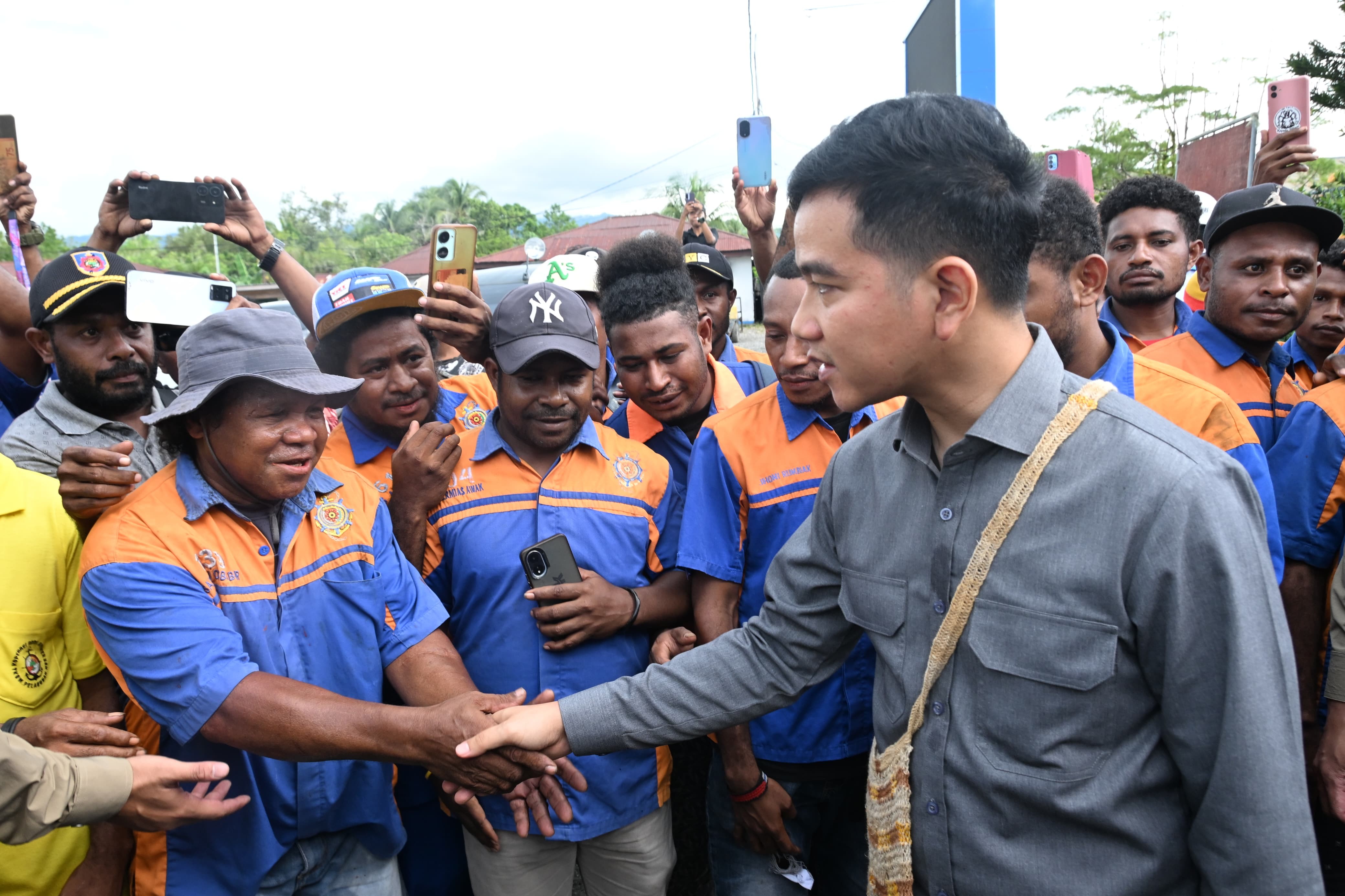 Tinjau Pelabuhan Nabire, Wapres Tekankan Perencanaan Terintegrasi untuk Dukung Distribusi Logistik