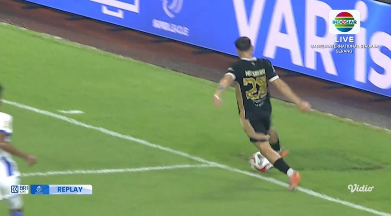 Ketua Komite Wasit PSSI Sebut Gol Kontroversial Pertama Dewa United ke Gawang Persib Sah