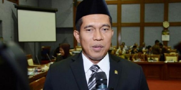 Abdul Kharis Soroti Kabel Laut Ilegal di Perairan Indonesia