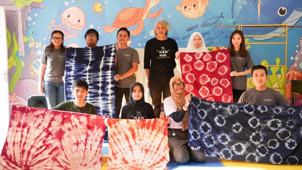 The Alana Surabaya Gandeng Rumah Anak Prestasi Olah Linen Bekas Jadi Souvenir Ramah Lingkungan