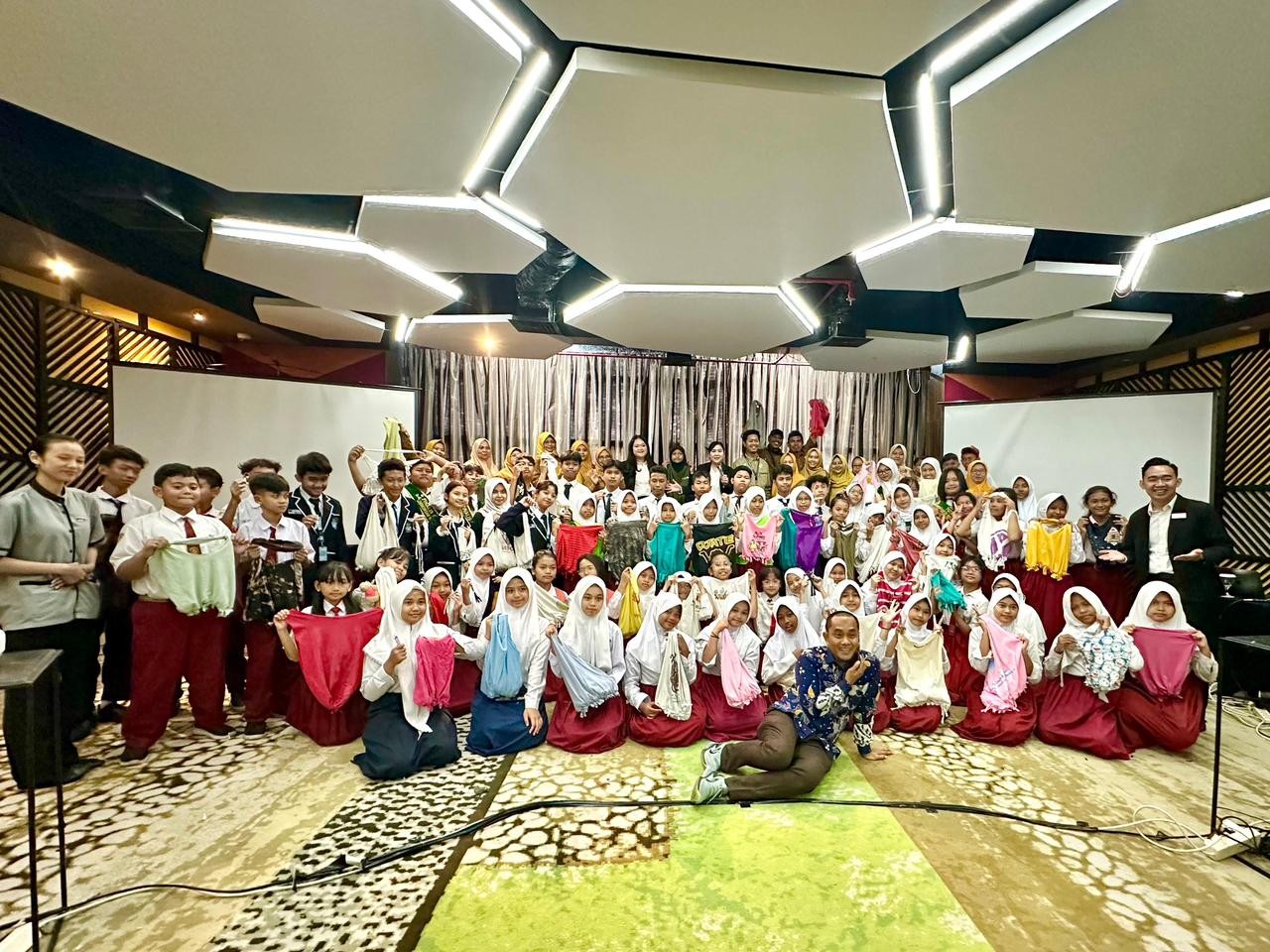 Mercure Surabaya Grand Mirama Ajak Pelajar Daur Ulang Tekstil di Hari Bumi 2026