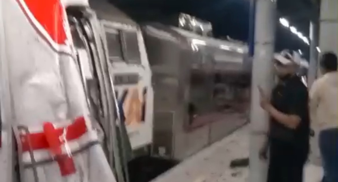 Insiden Tabrakan Kereta Di Stasiun Bekasi Timur, KAI Minta Maaf