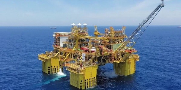 Harga Minyak Berfluktuasi di Tengah Ketegangan AS-Iran dan Kekhawatiran Gangguan Pasokan