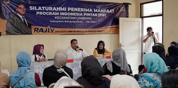 Rajiv Salurkan 50 Beasiswa PIP untuk Siswa Berkebutuhan Khusus di Lembang