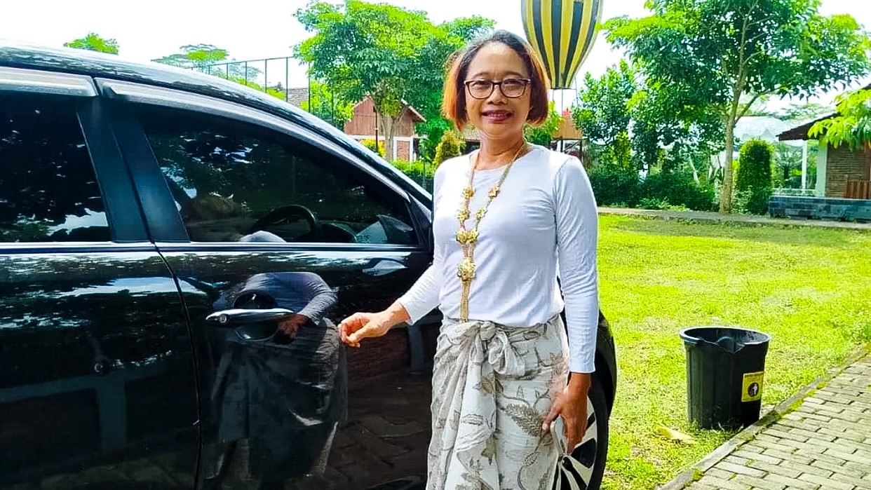 Bunga yang Memahkotai Kekuasaan