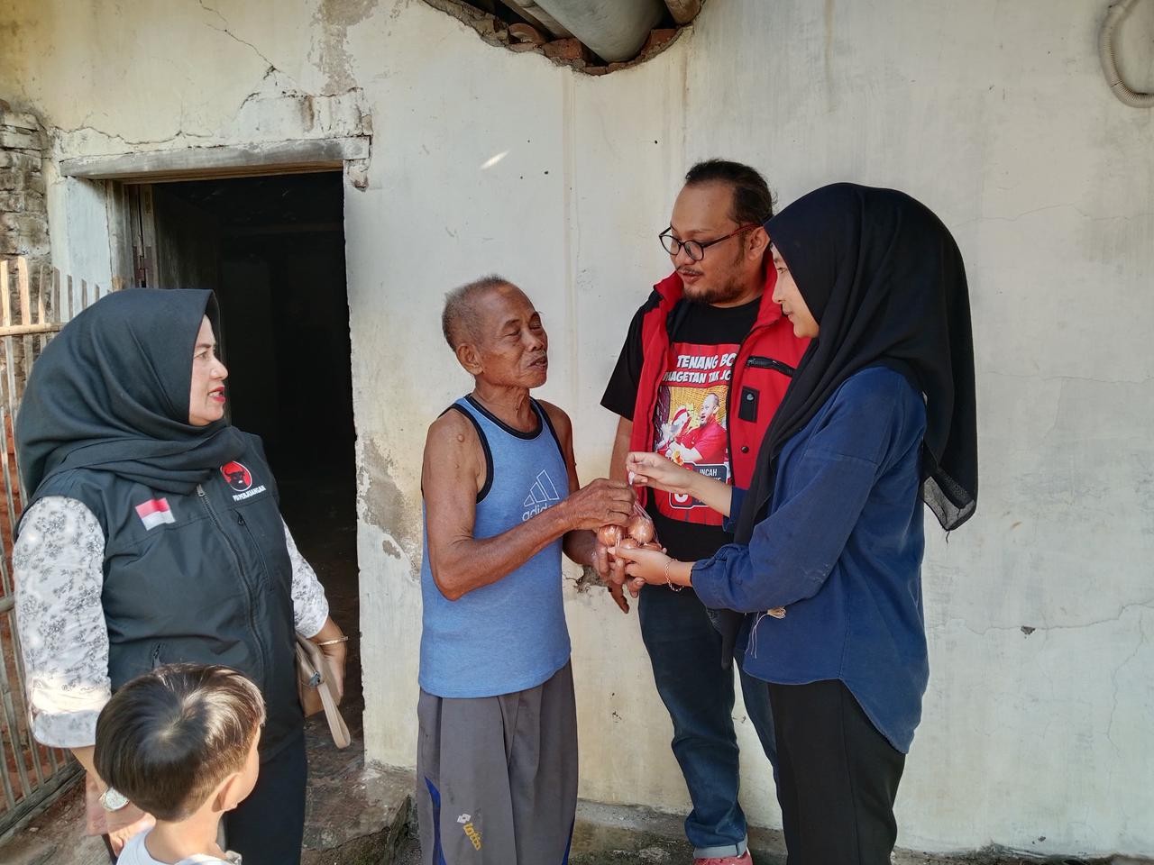 DPC PDIP Magetan Bagikan Setengah Ton Telur untuk Warga dan Bantu Peternak Lokal