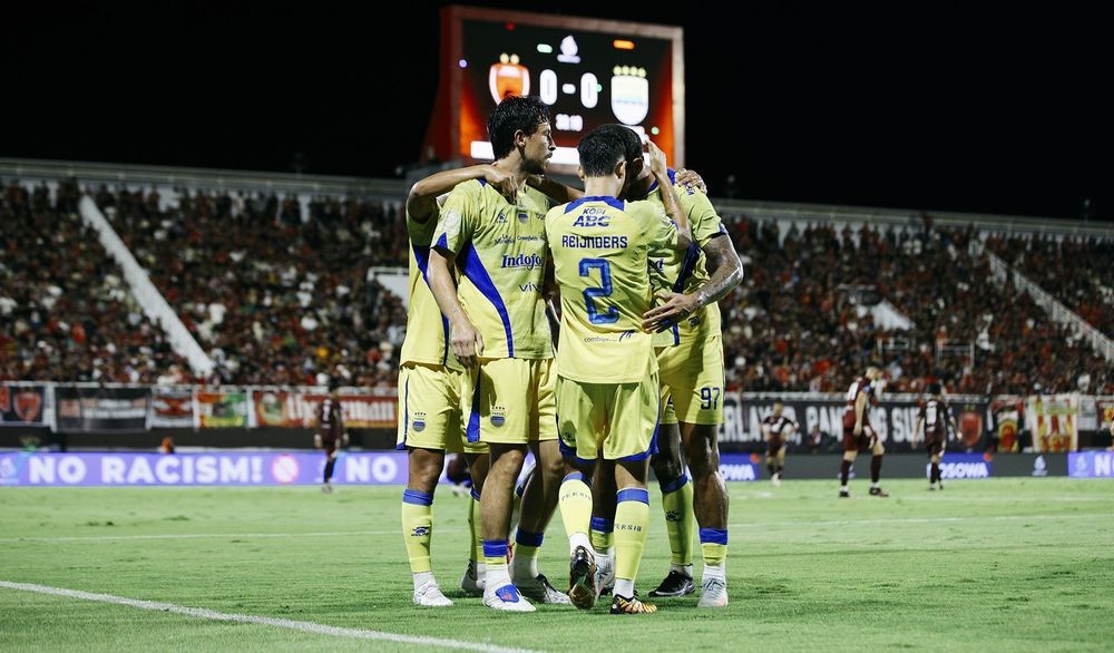 Dramatis, Persib Bandung Taklukkan PSM Makassar 2-1, Butuh Satu Poin untuk Kunci Gelar Juara