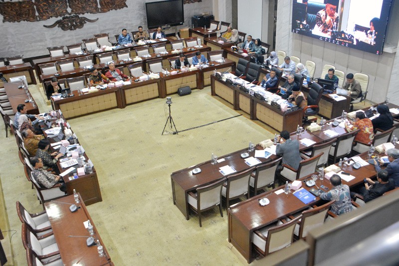Komisi XI DPR Rapat Kerja dengan Gubernur BI