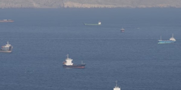 IRGC Klaim Kawal 31 Kapal Melintasi Selat Hormuz di Tengah Ketegangan Teluk Persia