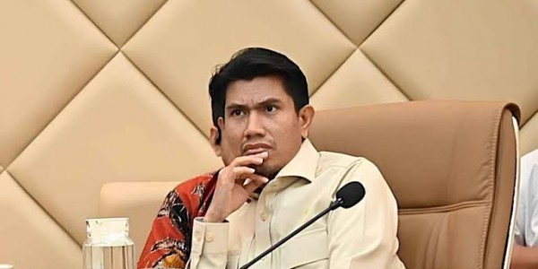 DPR Puji Gaya Diplomasi Menlu Sugiono yang Berhasil Bebaskan 9 WNI